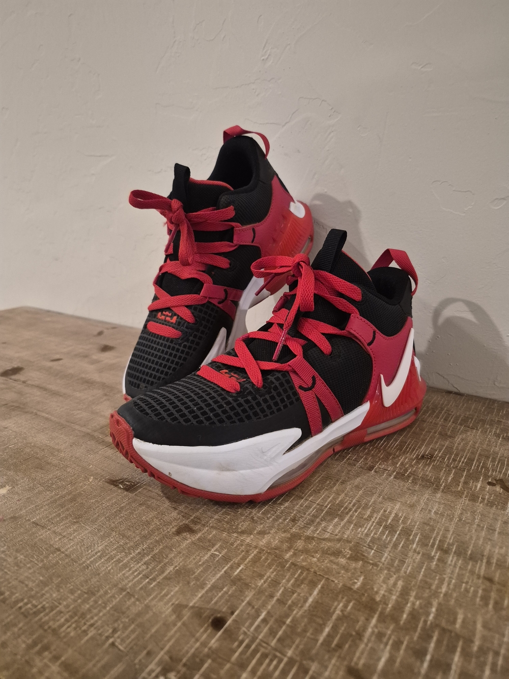 Nike LeBron Witness Basketball Shoes